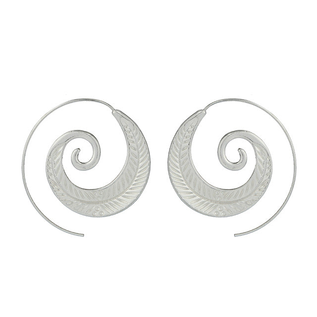 Boucle d'oreille ronde à grande spirale type bohème.